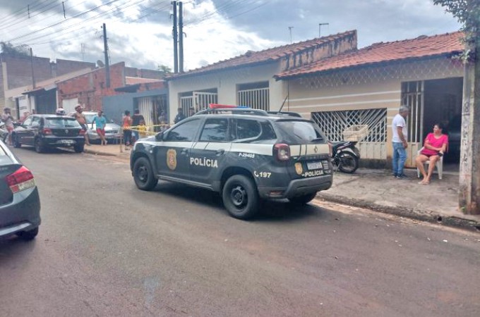 Mulher de 22 anos  encontrada morta