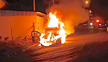 carro-e-consumido-por-incendio-no-jd.-sao-benedito