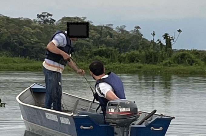 Jacar Pepira: PM Ambiental multa pescadores e apreende barco