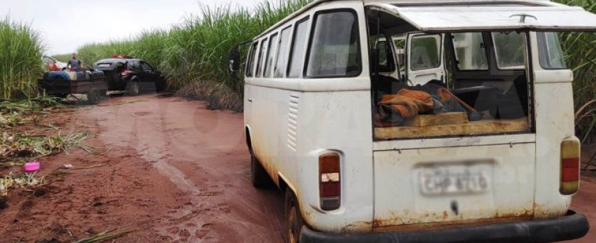 bandidos-com-carro-de-ibitinga-sao-flagrados-furtando-oleo-diesel