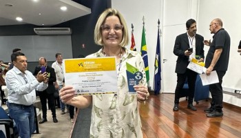 cristina-arantes-recebeu-premio-prefeito-inovador-2024