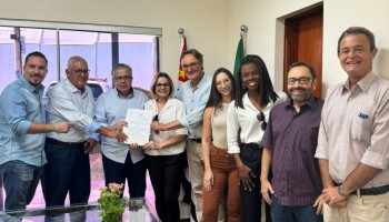 ibitinga-assinou-convenio-na-agrishow-2024