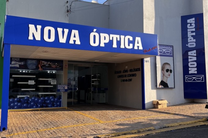 Nova ptica est comemorando 40 anos