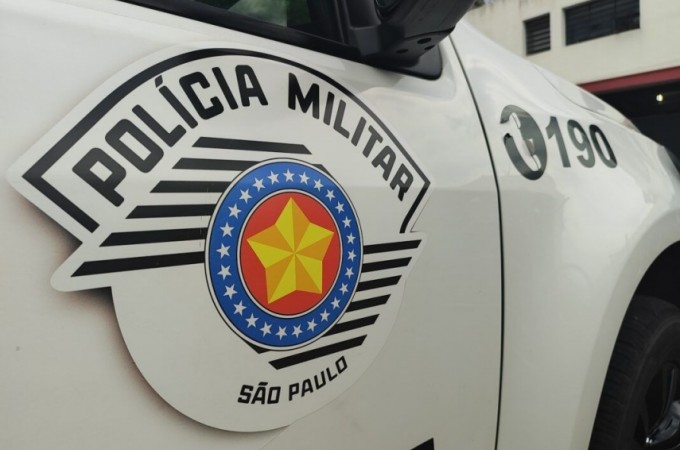 Carro  apreendido aps mulher fugir de blitz policial