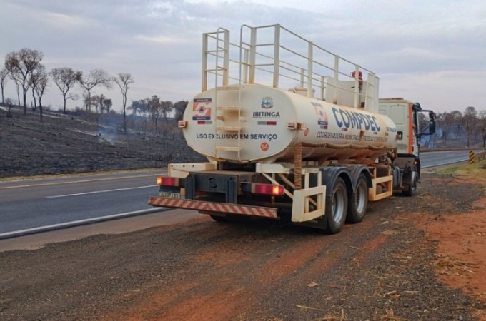 Inc�ndio atinge 4 hectares entre Ibitinga, Borborema e Iacanga