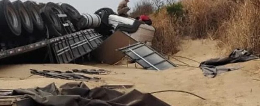 carreta-tomba-na-sp-304-entre-itaju-e-ibitinga-e-causa-lentidao-no