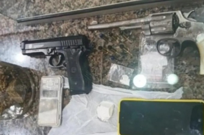 Den�ncia levou a Pol�cia at� homem com drogas e armas 