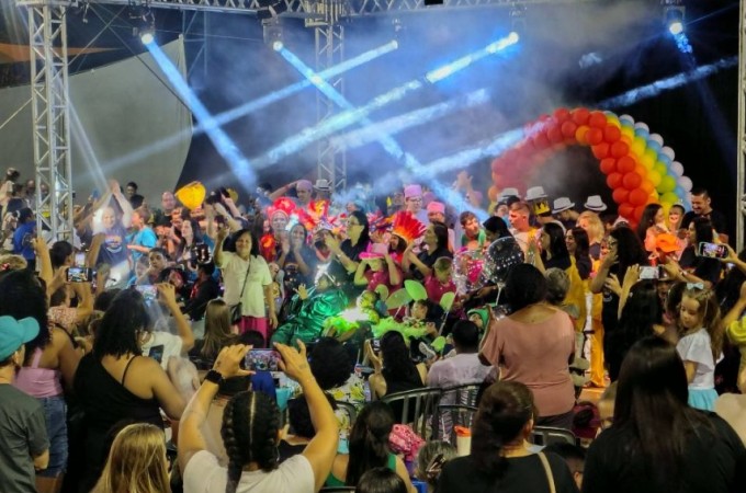  APAE realizou espet�culo �Festa das Cores�