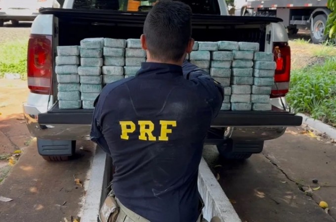 PRF apreende 82 kg de pasta base de coca�na que iria para It�polis