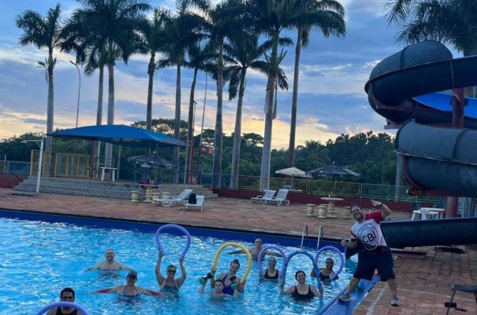 Hidrogin�stica melhora o condicionamento f�sico e queima at� 400 cal