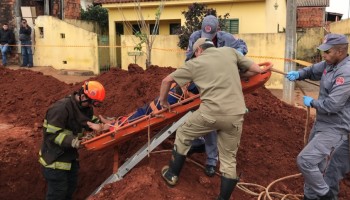 trabalhador-fica-ferido-apos-ser-soterrado-em-obra-de-rede-de-esgoto