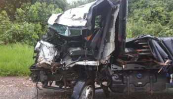 sp-304-colisao-entre-caminhoes-deixa-motorista-gravemente-ferido