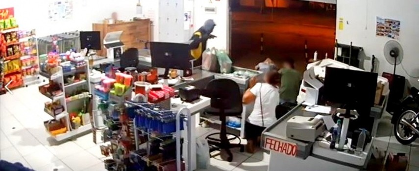 tabatinga-policia-procura-assaltantes-de-supermercado-e-farmacia